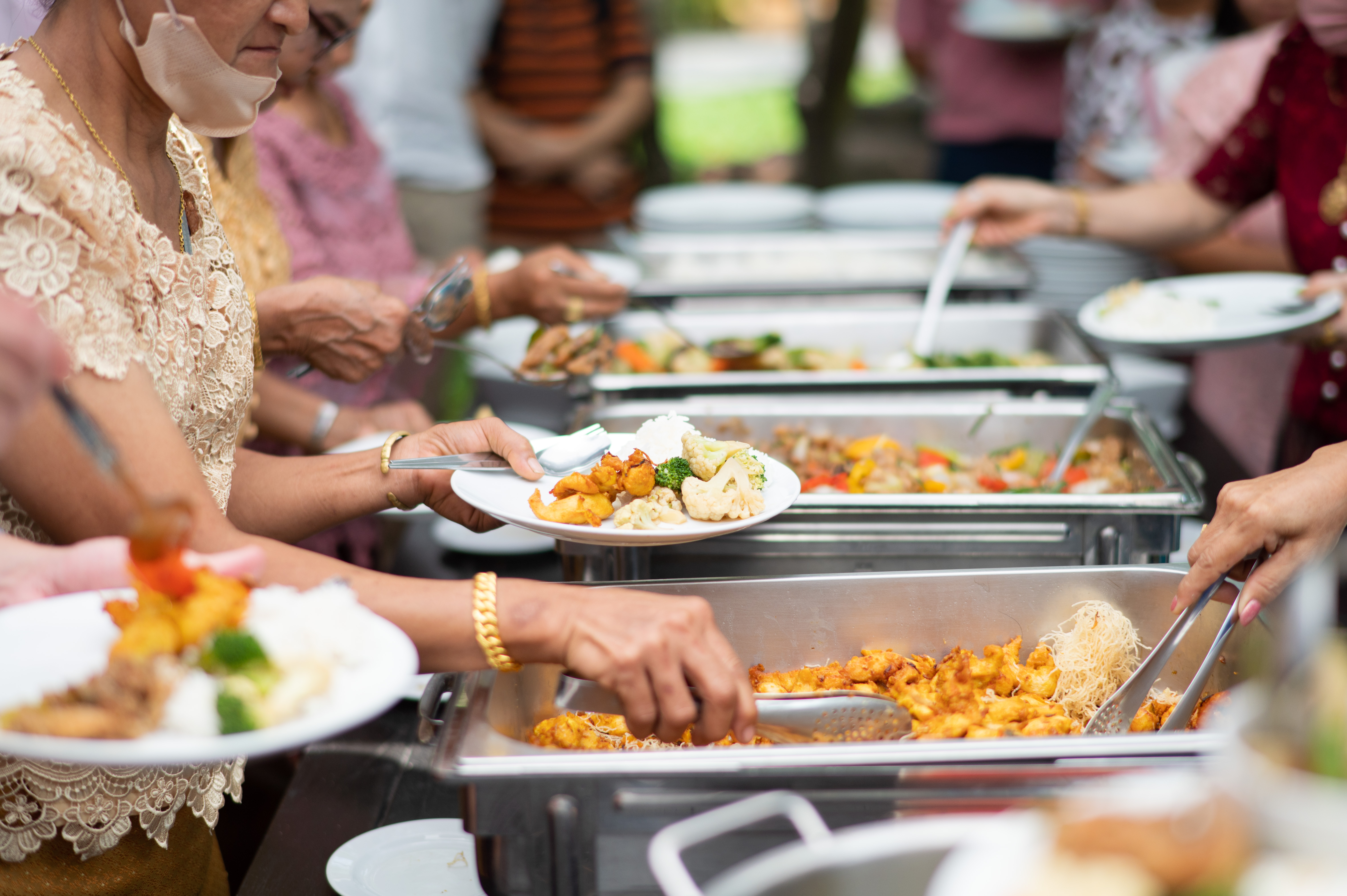 How can International Cuisine be Incorporated into an Indian Non-Vegetarian Wedding Menu?